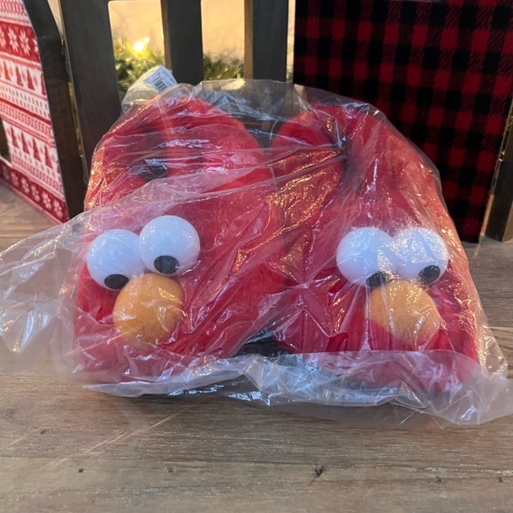 NWT Sesame Street kids red Elmo puppet slippers. Size L 9-10 - Picture 1 of 6